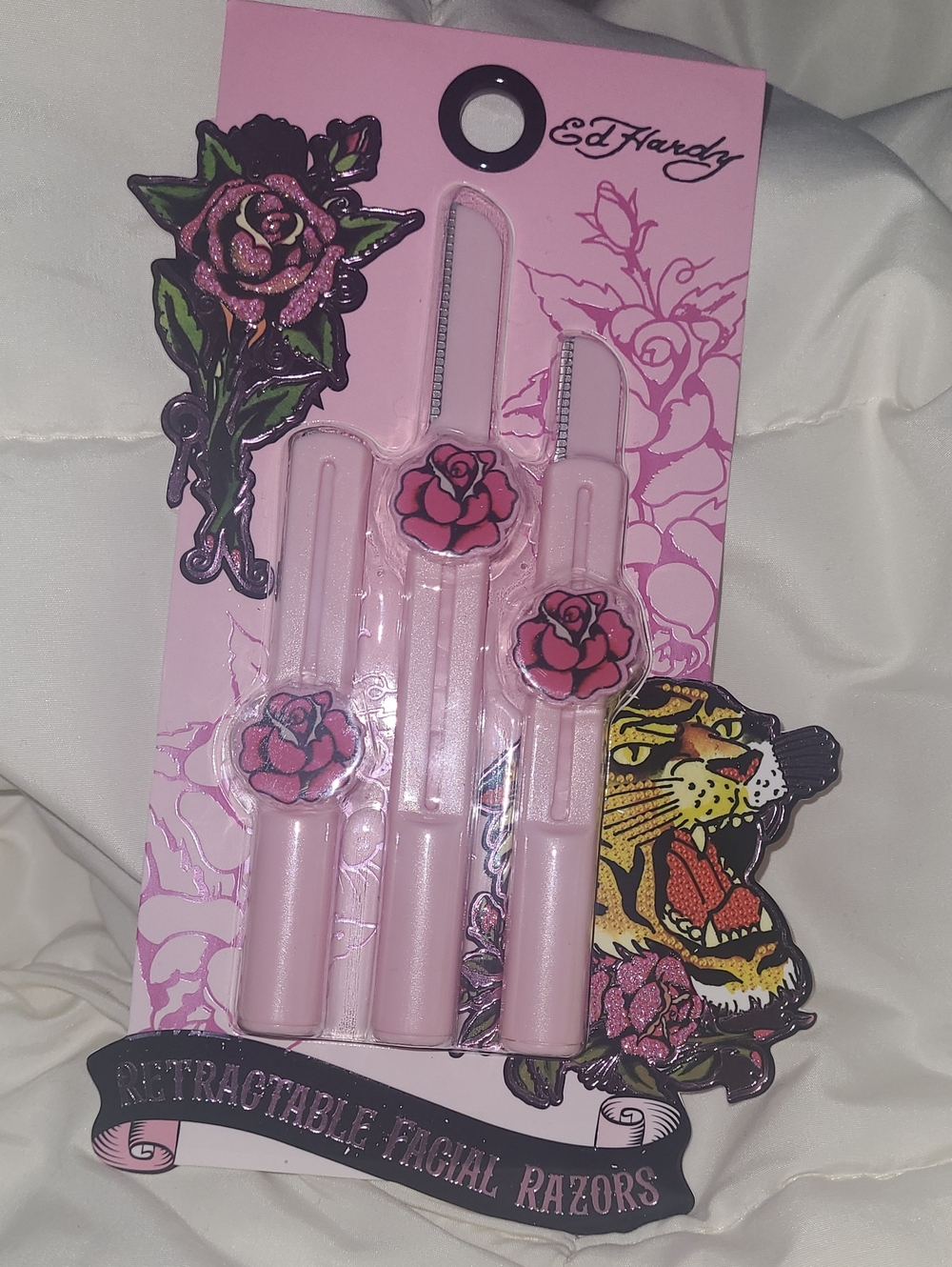 ED HARDY Reyractable Facial Razors - Picture 2 of 3